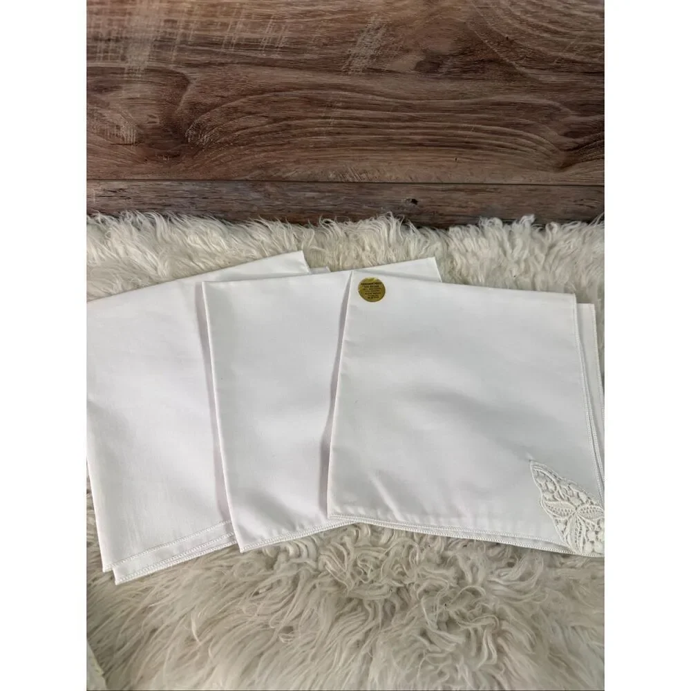 BARDWIL LINENS Vintage Cloth Napkins (7) Permanent Press Lace Details